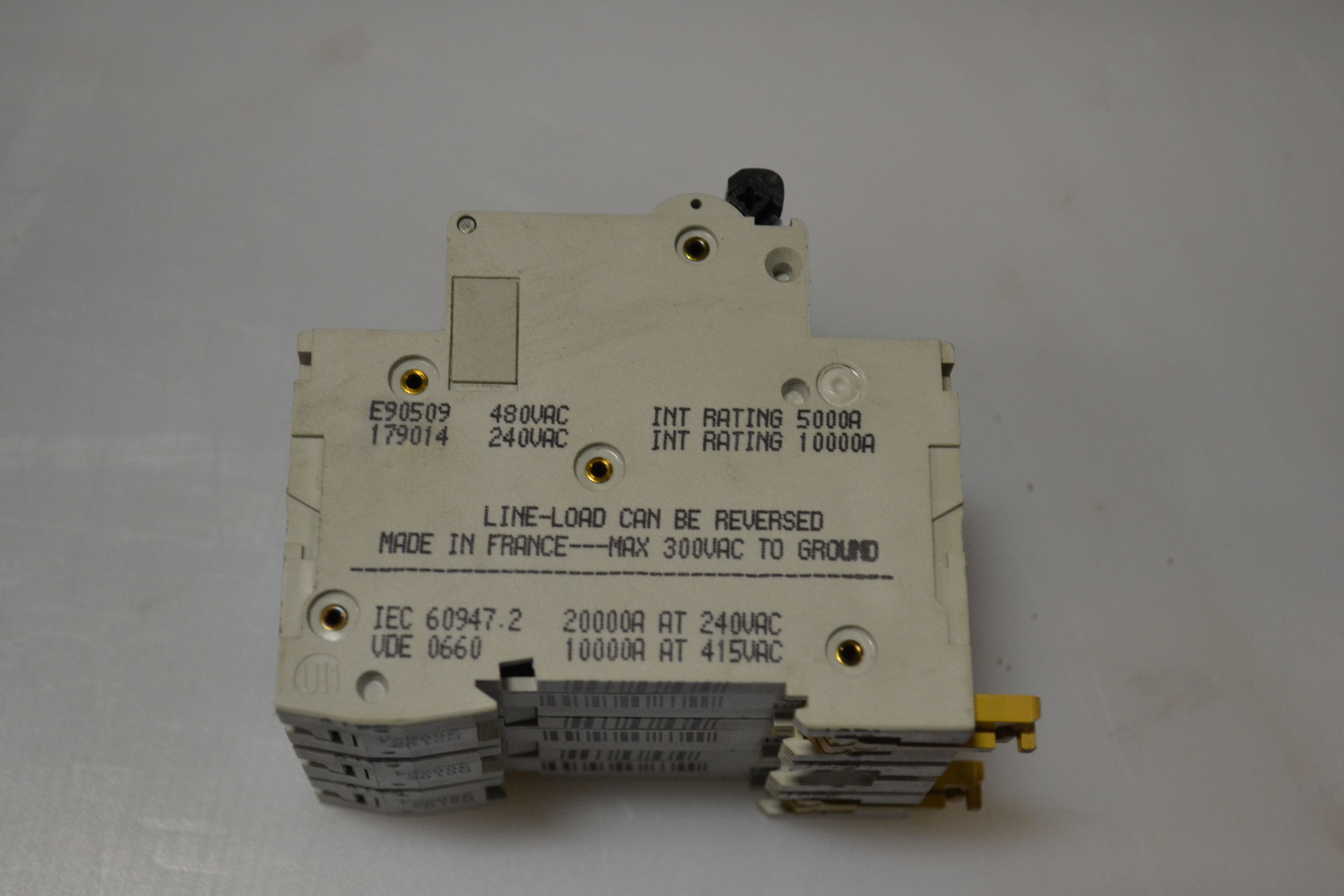 MERLIN GERIN C60N 15A-TYPE D 3 POLES